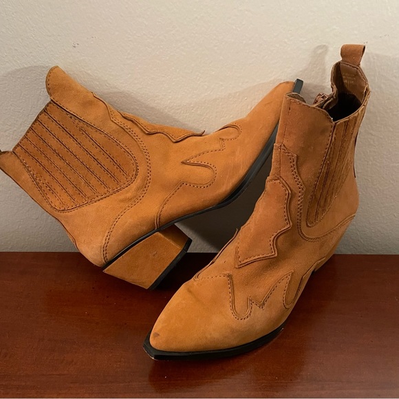 Aldo Suede Brown Boots Western Style Pointy Toes Size 8 - Picture 1 of 14